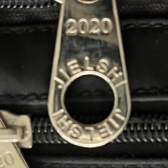 Jielshi Crossbody Bag - Picture 2 of 7